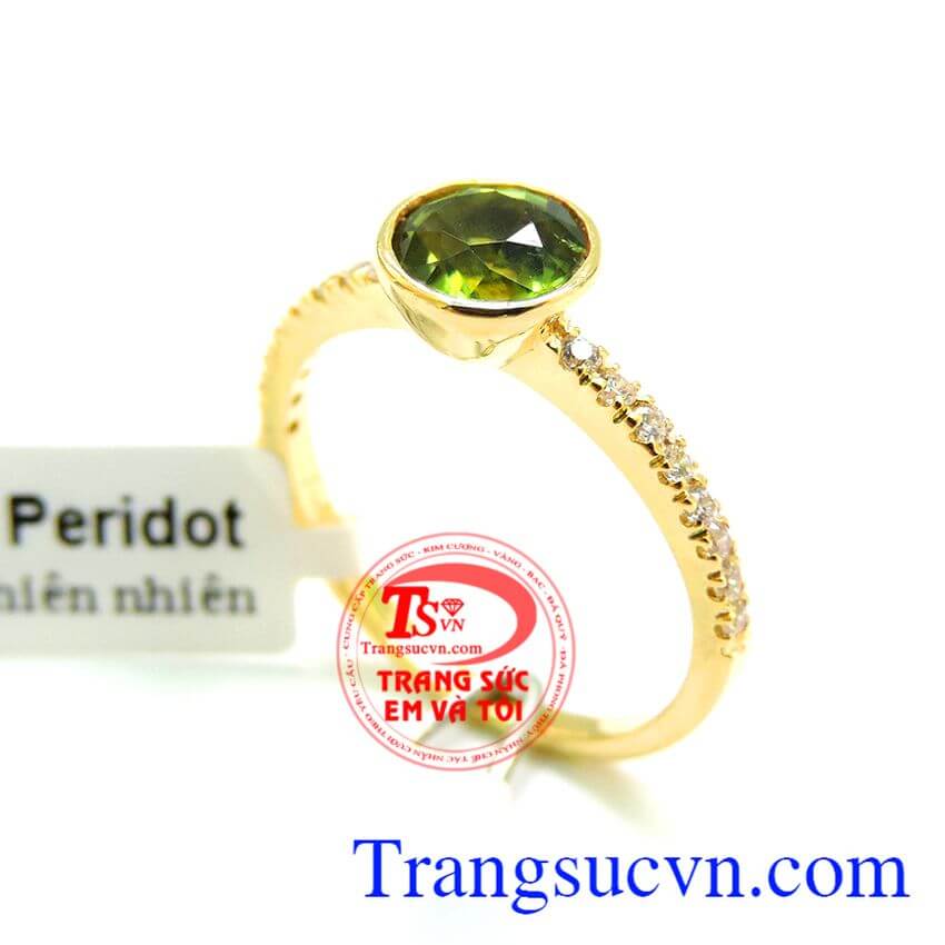 Nhẫn nữ Peridot hạnh phúc chất lượng vàng đảm bảo, chiếc nhẫn vàng tây nữ được gắn đá peridot quý phái đem lại vẻ đẹp tinh tế cho phái đẹp, là món quà ý nghĩa tặng người thân yêu của mình trong các dịp lễ đặc biệt