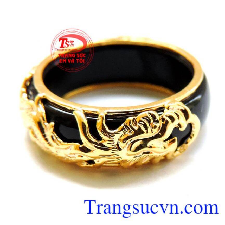 Nhẫn mã não đen rồng vàng