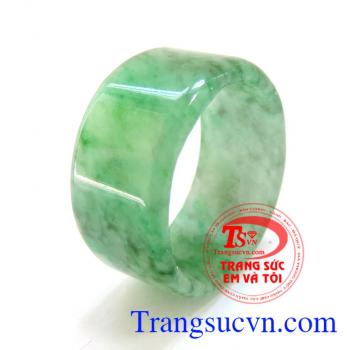 Nhẫn ngọc jadeite may mắn