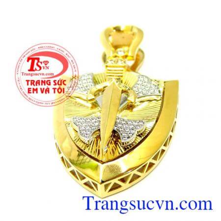Mặt khiên vàng 18k dành cho nam,đeo cùng dây chuyền vàng 18k italy đẳng cấp và sang trọng,