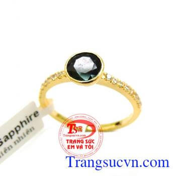 Nhẫn nữ vàng tây gắn đá thiên nhiên chế tác tinh tế mang đến những đường nét sáng,bóng bền đẹp cho chiếc nhẫn nữ đeo hợp thời trang,chất lượng vàng được đảm bảo uy tín