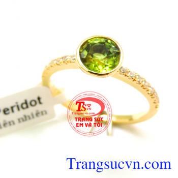 Nhẫn nữ Peridot hạnh phúc