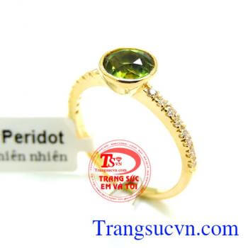 Nhẫn nữ Peridot hạnh phúc chất lượng vàng đảm bảo, chiếc nhẫn vàng tây nữ được gắn đá peridot quý phái đem lại vẻ đẹp tinh tế cho phái đẹp, là món quà ý nghĩa tặng người thân yêu của mình trong các dịp lễ đặc biệt