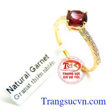 Nhẫn vàng Garnet mệnh Hỏa và Thổ có giấy kiểm định đá quý kèm theo Nhẫn vàng Garnet mệnh Hỏa và Thổ đeo bền đẹp mang năng lượng tốt cho sức khỏe và bản thân, may mắn, hạnh phúc công danh chiêu tài