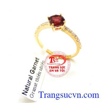 Nhẫn vàng Garnet mệnh Hỏa và Thổ có giấy kiểm định đá quý kèm theo Nhẫn vàng Garnet mệnh Hỏa và Thổ đeo bền đẹp mang năng lượng tốt cho sức khỏe và bản thân, may mắn, hạnh phúc công danh chiêu tài