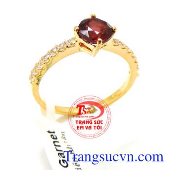 Đá thiên nhiên hộ mệnh mang lại may mắn, sức khỏe cho người sử dụng. Khách hàng ưa chuộng sản phẩm Nhẫn nữ vàng tây đá quý bền đẹp