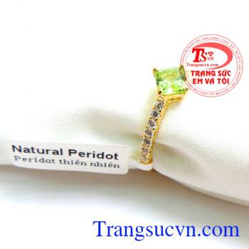 Nhẫn vàng Peridot quý phái Có GIẤY KIỂM ĐỊNH ĐÁ QUÝ VÀ VÀNG kèm theo Nhẫn vàng Peridot quý phái bảo hành 1 năm, Giao Nhẫn vàng Peridot quý phái Toàn quốc thanh toàn an toàn.