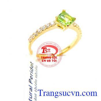 Nhẫn nữ vàng tây gắn đá thiên nhiên chế tác tinh tế mang đến những đường nét sáng,bóng bền đẹp cho chiếc nhẫn nữ đeo hợp thời trang,chất lượng vàng được đảm bảo uy tín