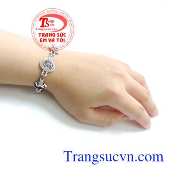 Lắc vàng trắng 18k nữ đảm bảo chất lượng là món quà ý nghĩa nhân dịp sinh nhật và kỷ niệm rất được ưa chuộng. Lắc vàng trắng 18k nữ