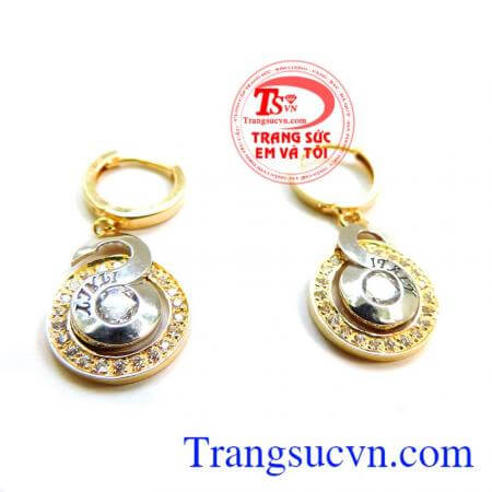 Đôi hoa tai vàng italy vàng 18k bền đẹp và sáng,làm tôn lên vẻ đẹp cho người đeo.