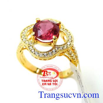 Nhẫn nữ vàng tây gắn đá thiên nhiên chế tác tinh tế mang đến những đường nét sáng,bóng bền đẹp cho chiếc nhẫn nữ đeo hợp thời trang,chất lượng vàng được đảm bảo uy tín