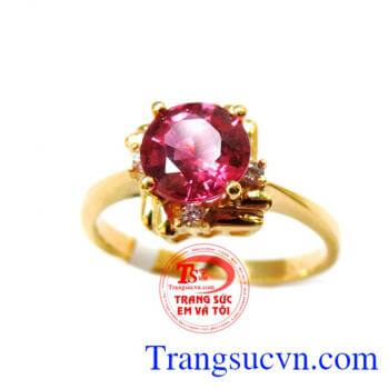 Nhẫn ruby nắm giữ quyền lực với chiếc nhẫn nữ vàng màu gắn đá quý Natural Ruby,chiếc nhẫn ruby quyền lực và sức khỏe cho chủ nhân,chiếc nhẫn nữ phù hợp là món quà ý nghĩa trong ngày sinh nhật, bảo hành 1 năm.