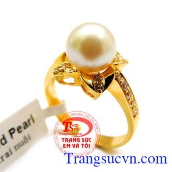 Nhẫn nữ vàng tây gắn đá thiên nhiên chế tác tinh tế mang đến những đường nét sáng,bóng bền đẹp cho chiếc nhẫn nữ đeo hợp thời trang,chất lượng vàng được đảm bảo uy tín