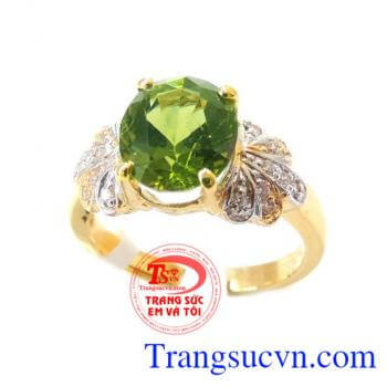 Nhẫn vàng peridot yêu thương