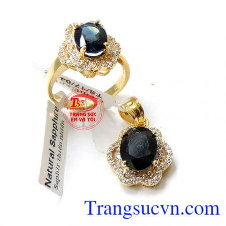 Bộ nữ trang Vàng Sapphire mang lại nét quý phái, hiện đại cho người đeo.