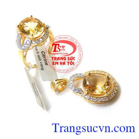 Bộ trang sức vàng thạch anh vàng mang lại nhiều may mắn về tàu lộc.