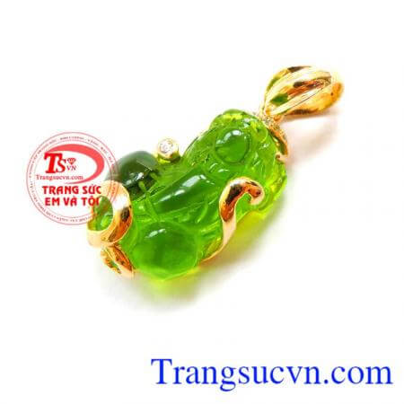 Mặt dây tỳ hưu đá xanh, mặt nữ vàng 10k gắn tỳ hưu đá nhân tạo trong suốt, sáng bóng, đẹp mắt.