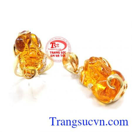 Bộ nhẫn mặt tỳ hưu vàng là món quà may mắn cho người sở hữu.