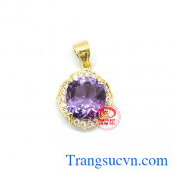 Bộ Mặt dây nhẫn hoa tai vàng là trang sức cho người mệnh Thổ và Hỏa đeo hợp với trang phục và mọi lứa tuổi.