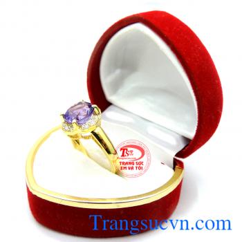 Một bộ gồm 1 chiếc nhẫn nữ thạch anh tím,1 mặt dây vàng thạch anh tím,1 đôi hoa tai thạch anh tím. Bộ Mặt dây nhẫn hoa tai vàng