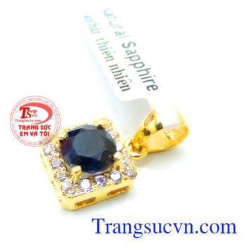 Bộ vàng Sapphire mệnh Mộc và Thủy gồm 1 nhẫn nữ đá quý sapphire, mặt dây đá sapphire, hoa tai sapphire thiên nhiên.