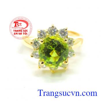 Bộ Nhẫn Hoa tai Mặt Vàng Peridot hiện đại.