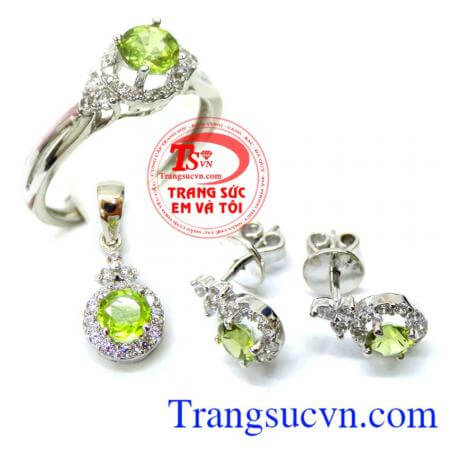 Bộ Nhẫn Mặt Hoa tai Vàng trắng Peridot thiên nhiên, vàng trắng 18k.