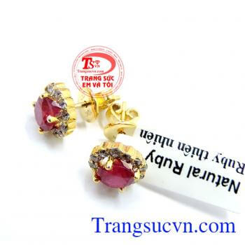 Bộ Nhẫn Mặt Hoa Tai Vàng Ruby là món quà ý nghĩa dành tặng cho nữ. 
