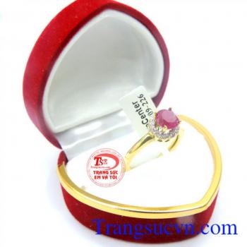 Bộ Nhẫn Mặt Hoa Tai Vàng Ruby sang trọng.