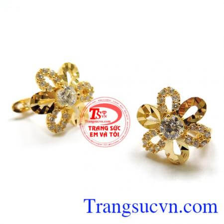 Hoa tai vàng nữ giới thương hiệu trang sức đá quý uy tín, chất lượng.