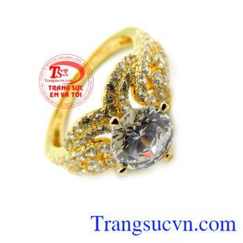 Nhẫn nữ vàng tây gắn đá thiên nhiên chế tác tinh tế mang đến những đường nét sáng,bóng bền đẹp cho chiếc nhẫn nữ đeo hợp thời trang,chất lượng vàng được đảm bảo uy tín