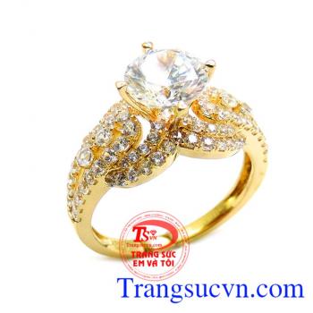 Nhẫn nữ vàng tây gắn đá thiên nhiên chế tác tinh tế mang đến những đường nét sáng,bóng bền đẹp cho chiếc nhẫn nữ đeo hợp thời trang,chất lượng vàng được đảm bảo uy tín