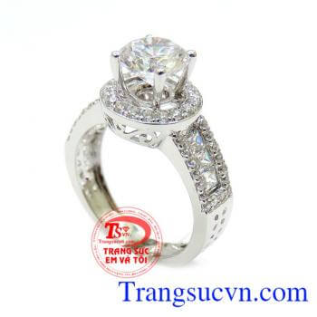 Chiếc nhẫn nữ vàng trắng 18k phù hợp làm quà tặng sinh nhật hoặc trong các dịp ý nghĩa thể hiện cho sự trong sáng và tinh khôi đại điện cho sự hoàn hảo.giao toàn quốc phái đẹp Ưa Chuộng và Bình chọn nhiều năm.