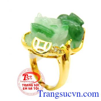 Nhẫn nữ tỳ hưu tài lộc,Nhẫn vàng màu tinh tế gắn tỳ hưu đá thiên nhiên, mang lại may mắn và hộ mệnh