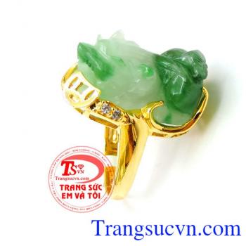 Nhẫn nữ tỳ hưu tài lộc,Nhẫn vàng màu tinh tế gắn tỳ hưu đá thiên nhiên, mang lại may mắn và hộ mệnh