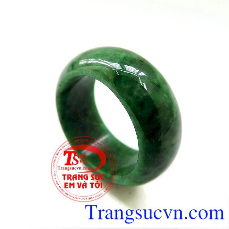 Nhẫn ngọc cảm thạch Vinh Quang