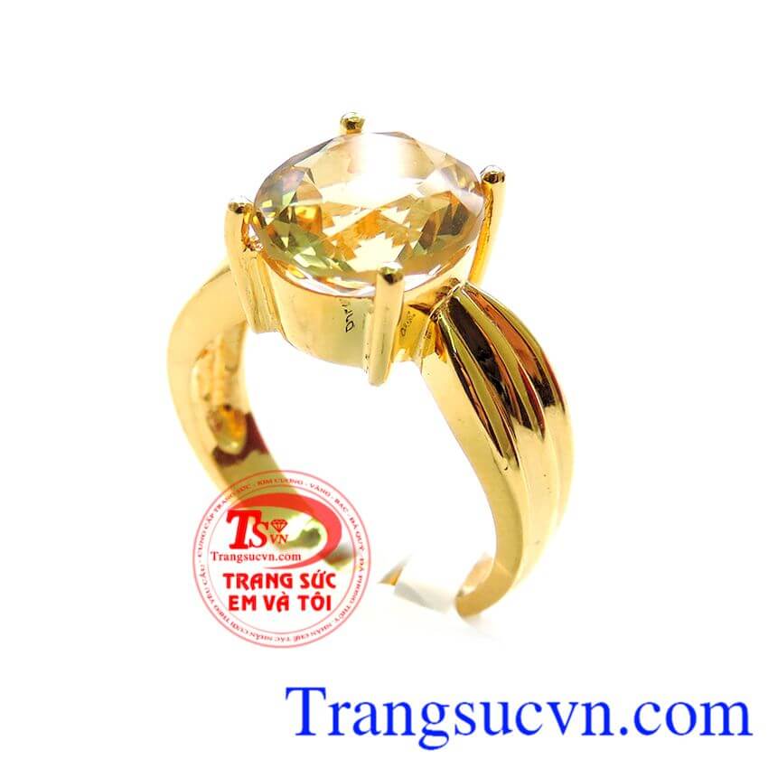 Nhẫn nữ Thạch Anh Vàng sang trọng chất lượng cao. Chiếc nhẫn được gắn với viên đá Thạch Anh Vàng