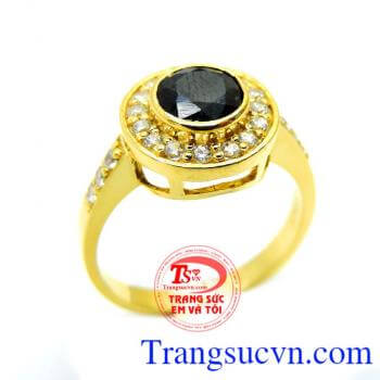 Nhẫn nữ sapphire đen mệnh Thủy