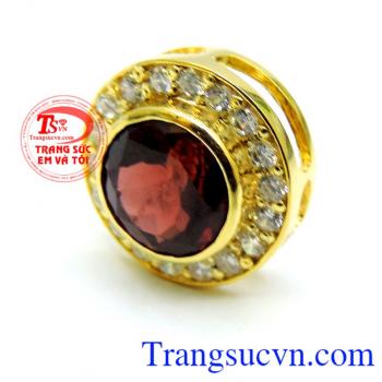 Mặt dây được làm vàng 14k đảm bảo chất lượng. Mặt dây vàng đá Granet hộ mệnh