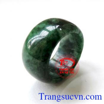 Nhẫn ngọc cẩm thạch khoan dung