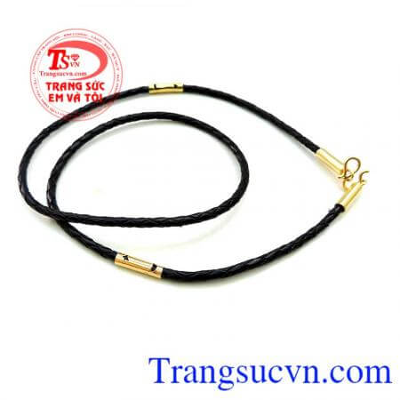 Dây da bọc vàng với các họa tiết khỏe và nam tính, phù hợp đeo mặt dây vàng