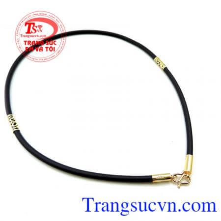 Dây chuyền đa dạng mẫu dây vàng và kiểu phù hợp mọi lứa luổi có thể đeo làm tôn lê sự tinh tế và lịch lãm cho bản thân