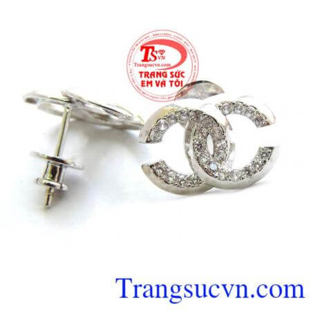 Em và Tôi nơi đáng để bạn gửi trọn niềm tin. Hoa tai vàng trăng đẹp