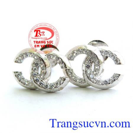 Hoa tai vàng trăng đẹp.Chiếc hoa tai vàng trắng đẹp mang lại sự tự tin cho phái nữ,được rất nhiều chị em ưa thích,phù hợp để làm quà tặng.