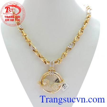 Bộ dây chuyền mặt Báo vàng cho nam thể hiện phong cách mạnh mẽ toát lên đầy vẻ sang trọng. Bộ dây chuyền mặt Báo vàng May Mắn