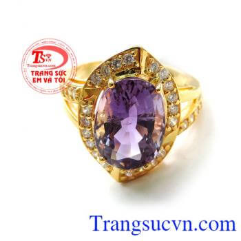 Nhẫn nữ Thạch Anh Tím trang sức phong thủy vừa đẹp vừa chứa đựng nhiều ý nghĩa tốt cho sức khỏe, tốt cho tiền tài. Sản phẩm uy tín chất lượng được giao bán trên toàn quốc.