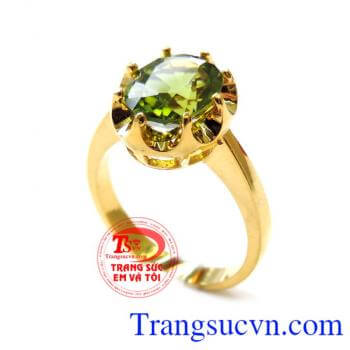 Chiếc nhẫn nữ Peridot hộ mệnh