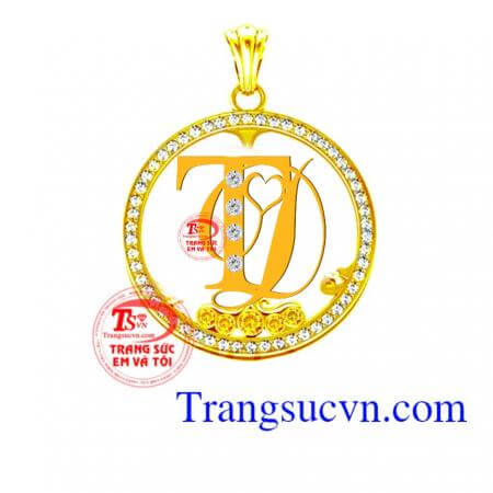 Mặt dây chữ lồng, là sự kết hợp hài hòa giữa chữ hai chữ Cái tên của người yêu thương lồng vào nhau