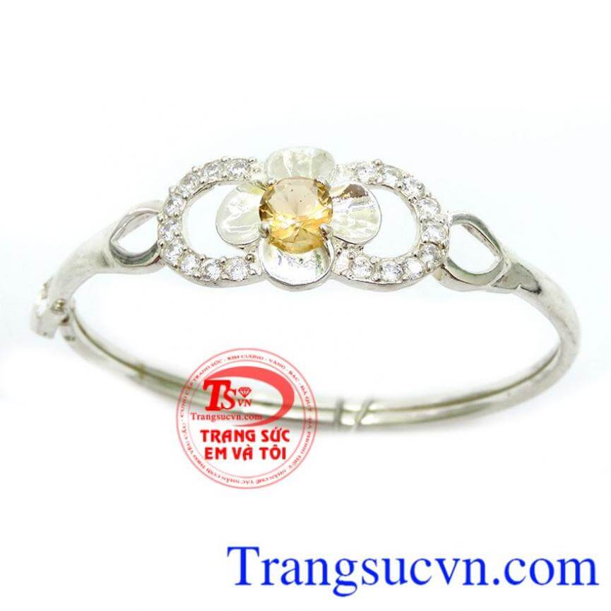 Vòng nữ bạc làm quà tặng