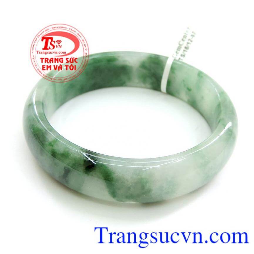 Chiếc vòng tay ngọc cảm thạch đẹp